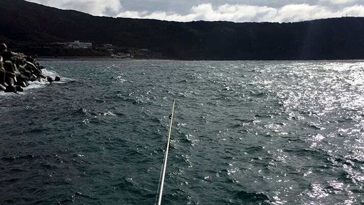 ハタンポで釣りメシ！神津島釣りキャンプ開始も釣りは絶不調