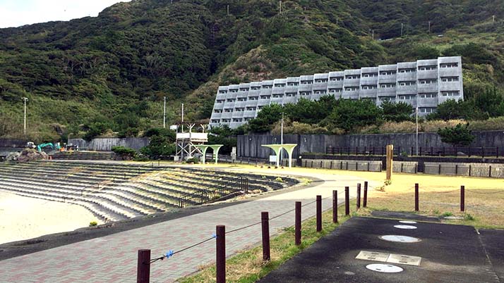 沢尻湾キャンプ場｜神津島の絶好ロケーションにある無料キャンプ場